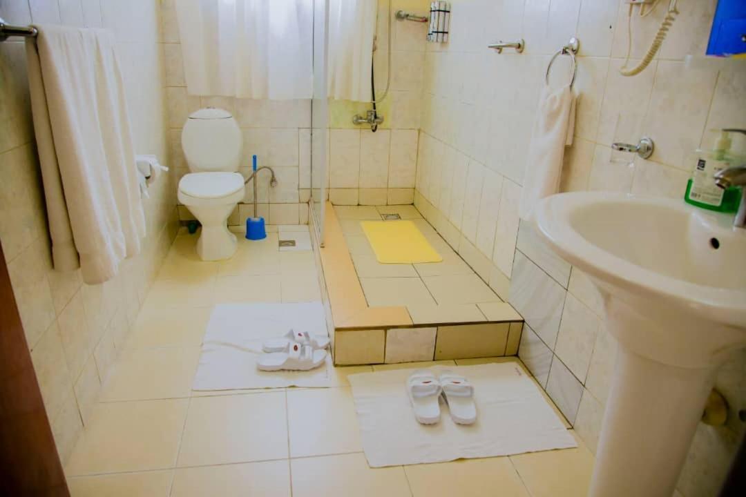 One Click Hotel Кигали Экстерьер фото