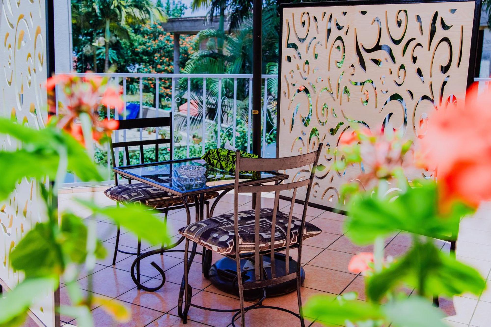 One Click Hotel Кигали Экстерьер фото