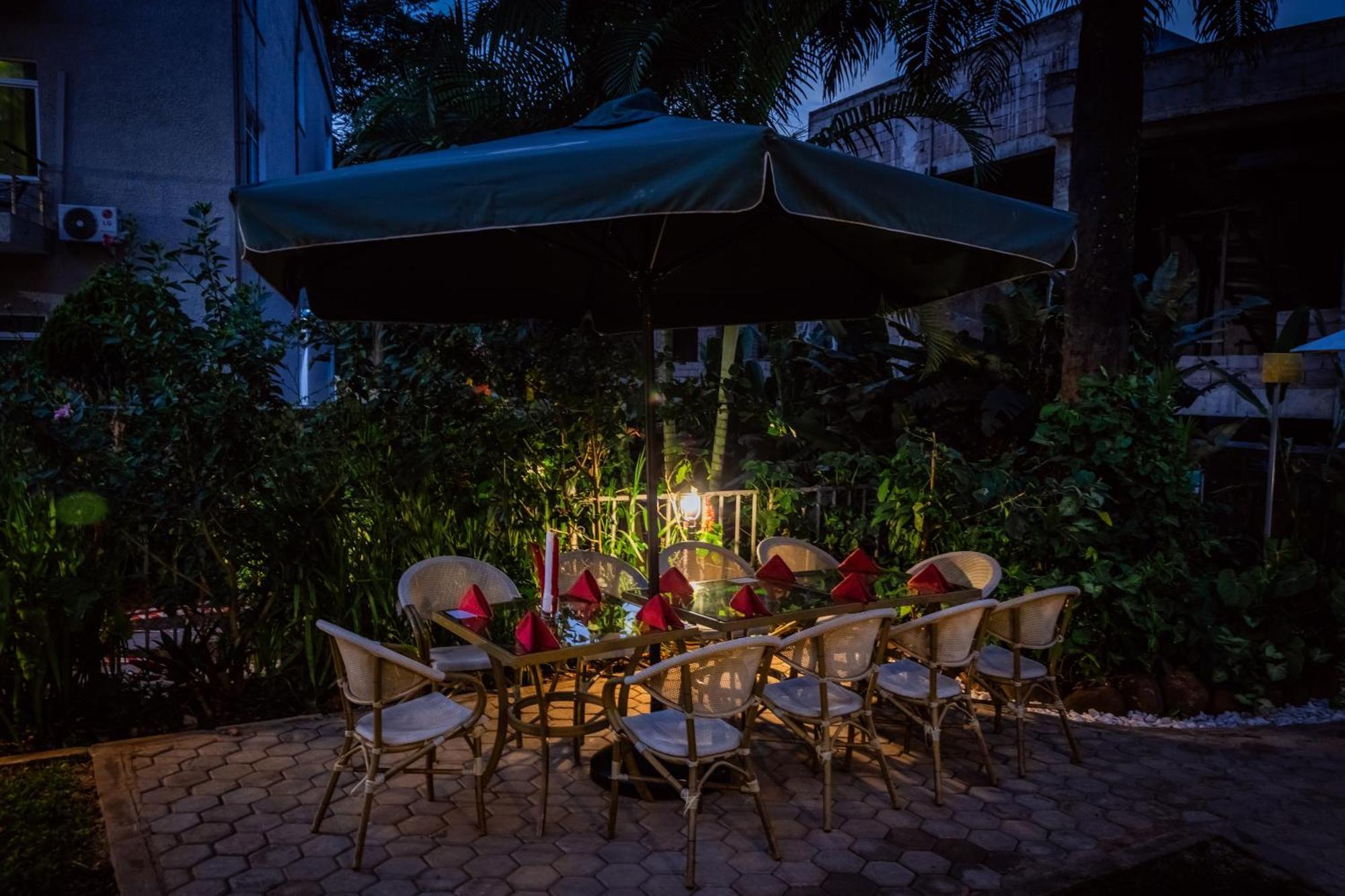 One Click Hotel Кигали Экстерьер фото