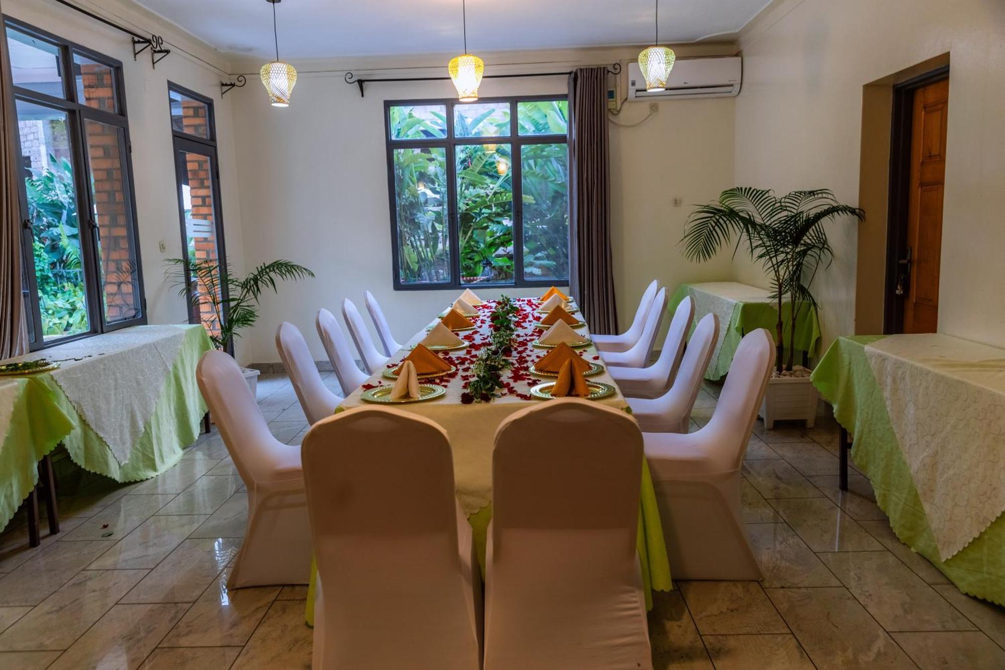One Click Hotel Кигали Экстерьер фото
